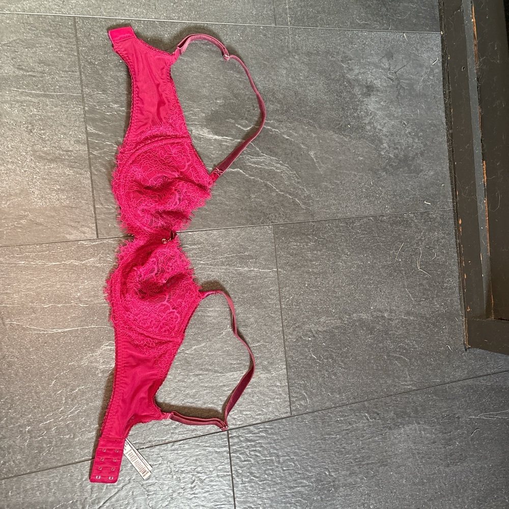 Victoria's Secret Fuchsia Lace Bra